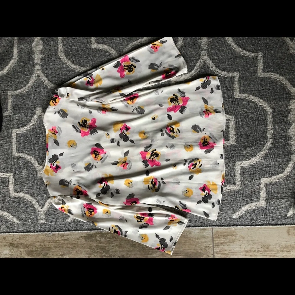 White House Black Market Blouse - Picture 4 of 6